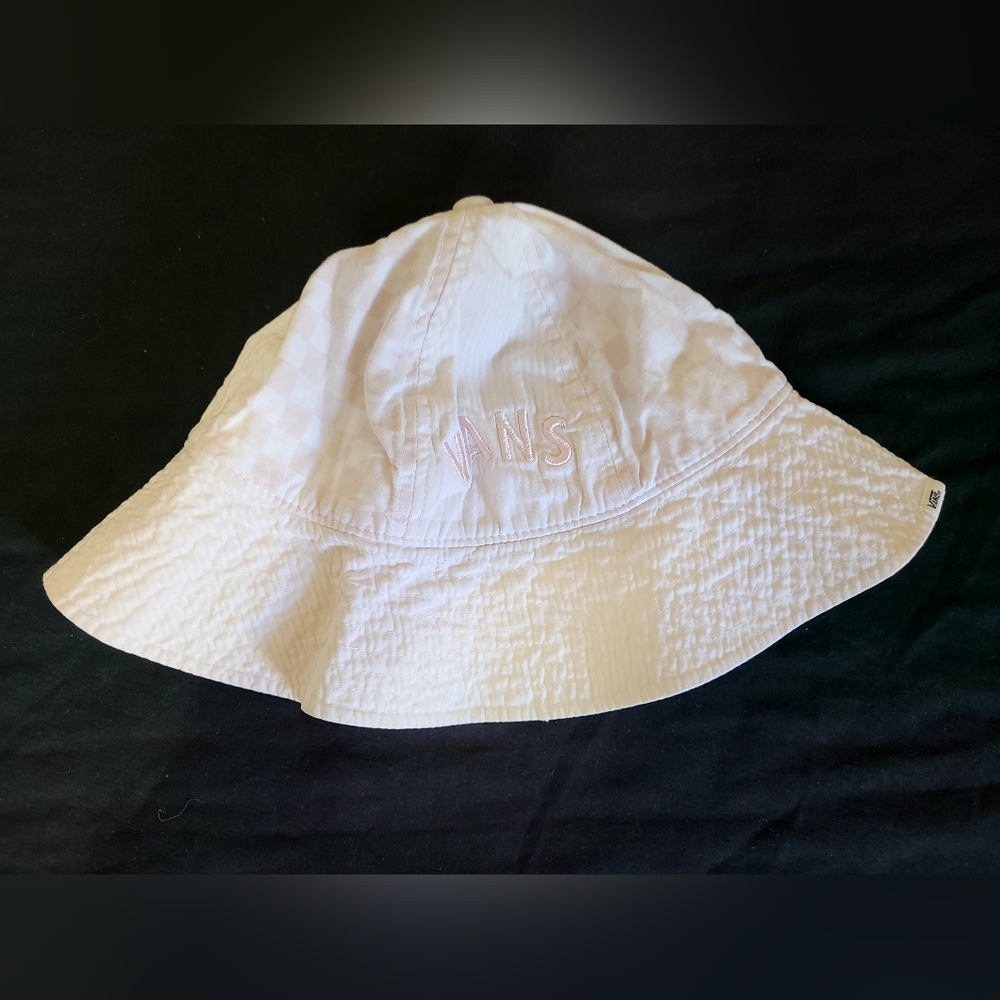 🧡🧡🧡4 For $20🧡🧡🧡Vans bucket hat